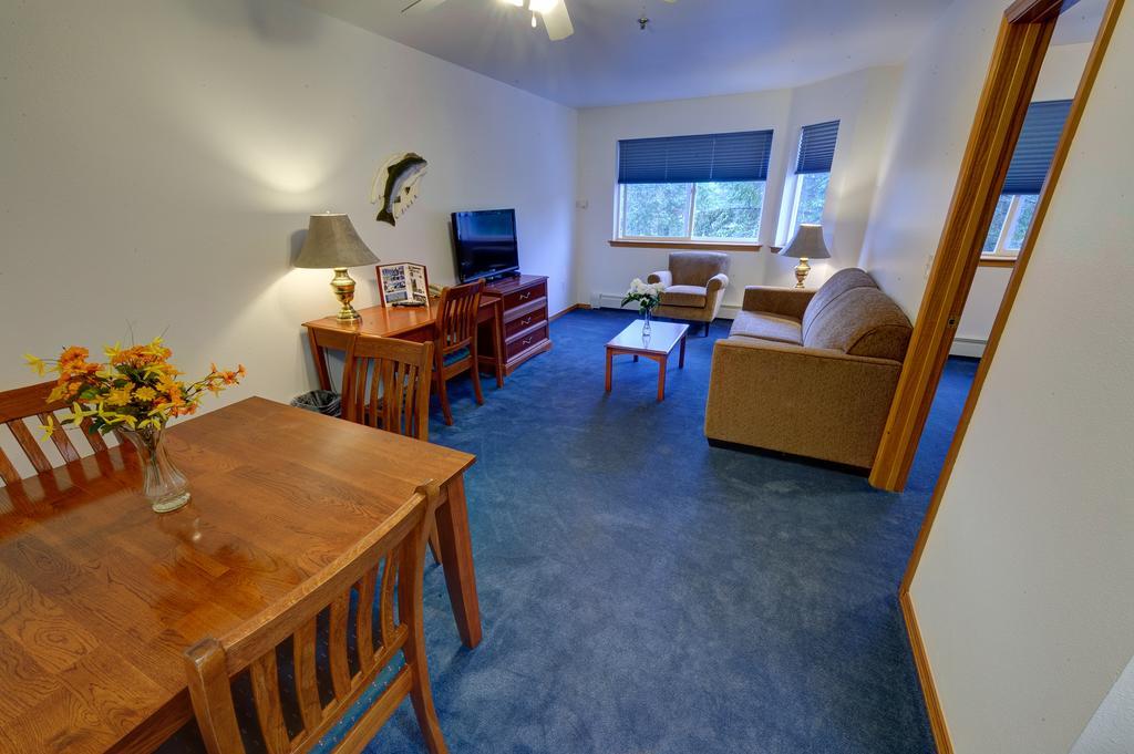 Frontier Suites Hotel In 주노 외부 사진