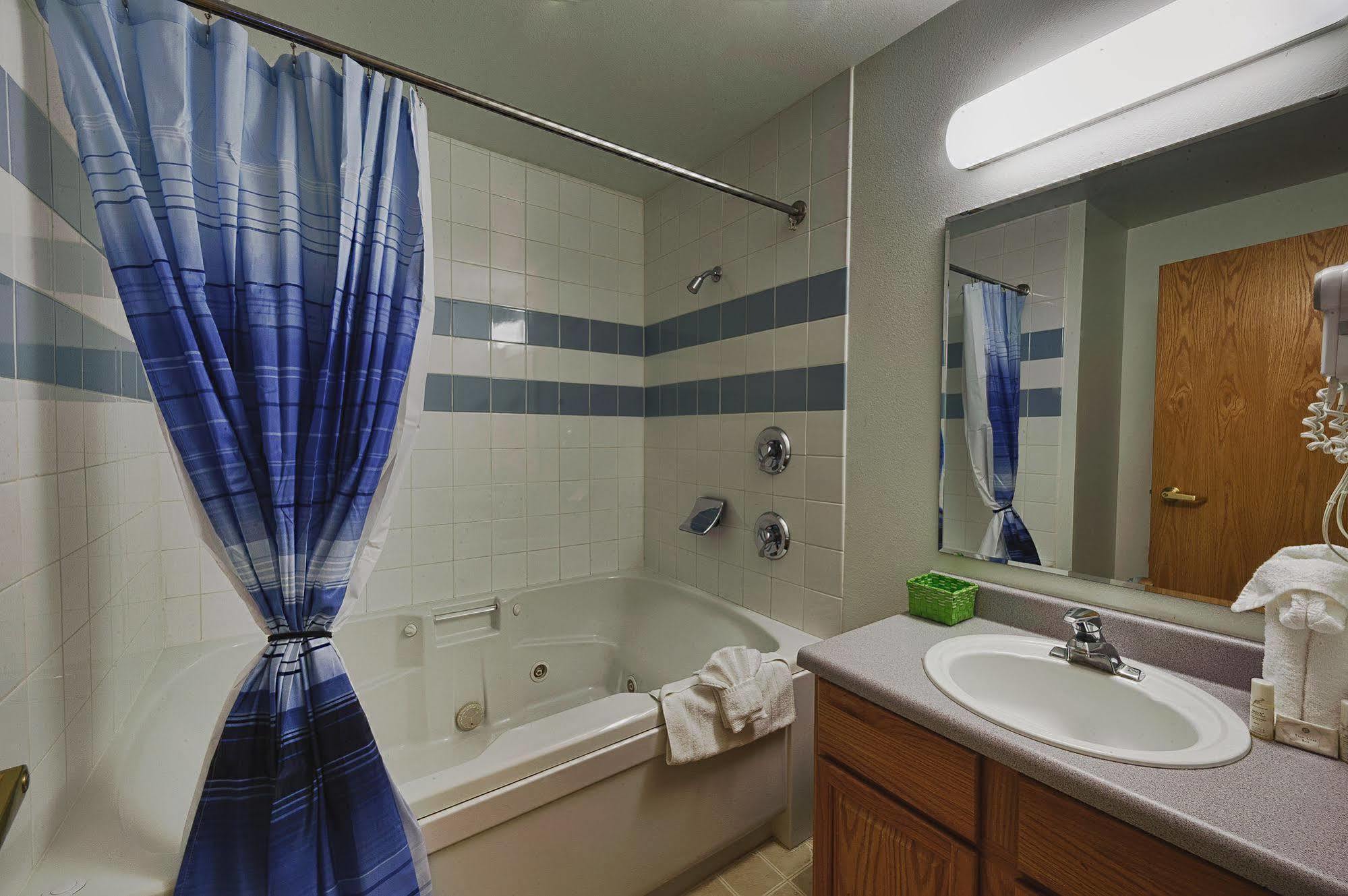 Frontier Suites Hotel In 주노 외부 사진