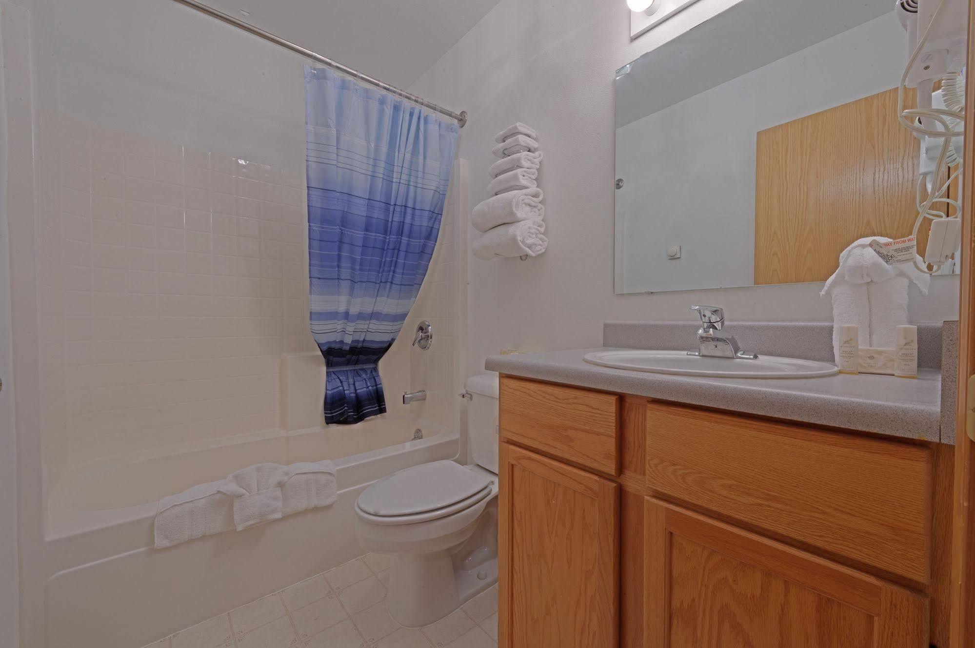 Frontier Suites Hotel In 주노 외부 사진
