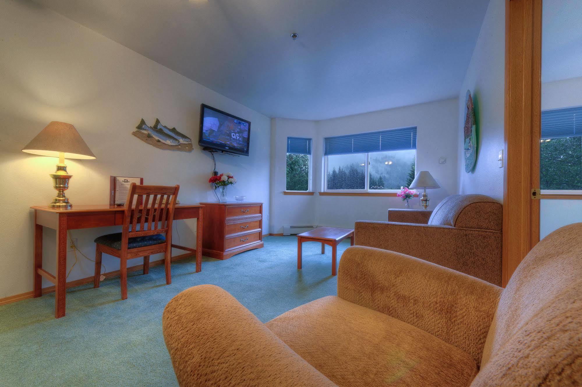 Frontier Suites Hotel In 주노 외부 사진